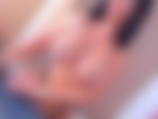 Live cam show with Samantha Blaze - Shaved Pussy on CamSodaAdn
