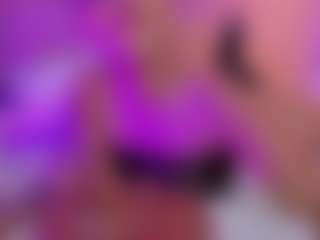 Live cam show with V I O L E T A - White on live18s.com | colombia