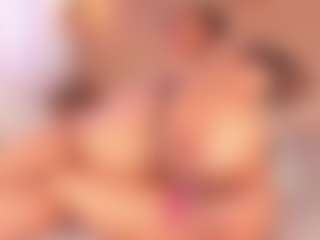 Live cam show with anniefoxx - Oil on camwithhim.com