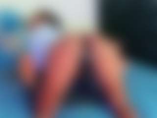 Live cam show with black-rosse - Double Penetration on Gym Cam Girls