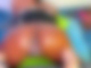 Live cam show with black-rosse - Double Penetration on Gym Cam Girls