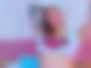 Live cam show with Amy - Living Room on friskycurves.com