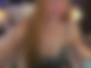 Live cam show with miaredfox - Gamer Athletic on Uber Horny