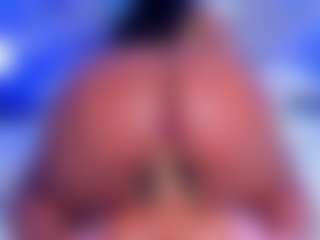 Live cam show with cammiila - Fingers on Camsoda