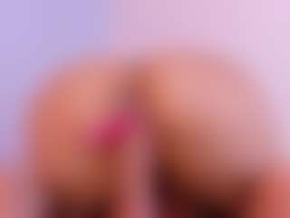 Live cam show with HAILEY - Skinny MILF on Camsoda
