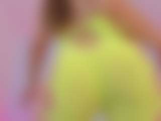 Live cam show with HAILEY - Shaved Pussy MILF on Uber Horny