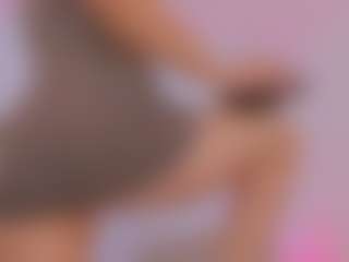 Live cam show with HAILEY - Shaved Pussy MILF on Hubzter Live