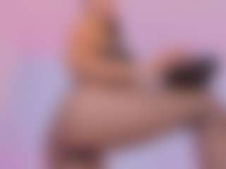 Live cam show with HAILEY - Shaved Pussy MILF on fapnchat