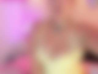 Live cam show with Queen S. - Facesitting on chickslive.net