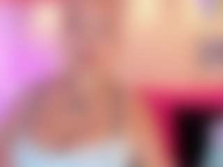 Live cam show with Queen S. - Handjob on SquirtSoMuch
