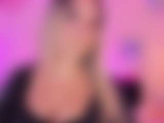 Live cam show with Queen S. - Bedroom on Camsoda