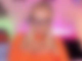 Live cam show with Queen S. - Fingering on Camsoda