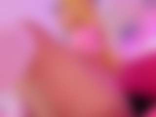 Live cam show with Queen S. - Fingering on Camsoda