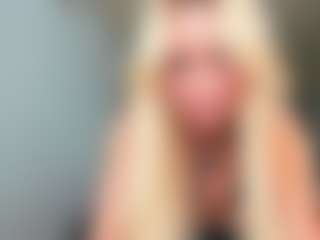 bella-sweeet's Live Sex Cam Show