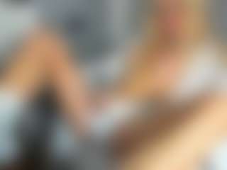 bella-sweeet's Live Sex Cam Show
