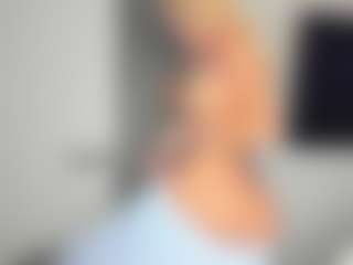 bella-sweeet's Live Sex Cam Show