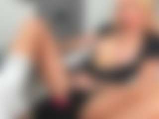 bella-sweeet's Live Sex Cam Show