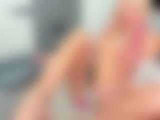 bella-sweeet's Live Sex Cam Show