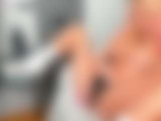 bella-sweeet's Live Sex Cam Show