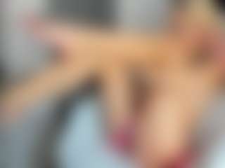 bella-sweeet's Live Sex Cam Show