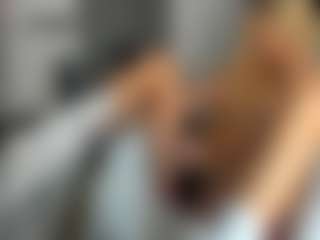 bella-sweeet's Live Sex Cam Show