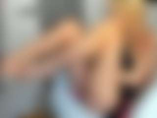 bella-sweeet's Live Sex Cam Show