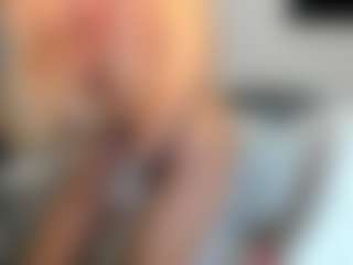 bella-sweeet's Live Sex Cam Show