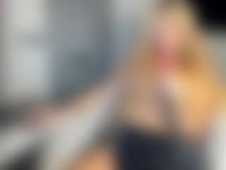 bella-sweeet's Live Sex Cam Show