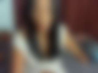 luiissa MILF webcam performer live streaming