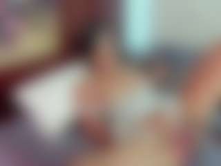 luiissa MILF webcam performer live streaming