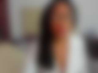 luiissa MILF webcam performer live streaming