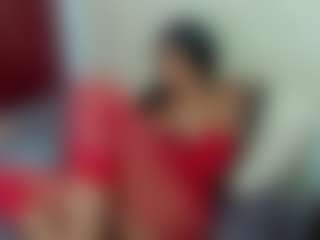 luiissa MILF webcam performer live streaming