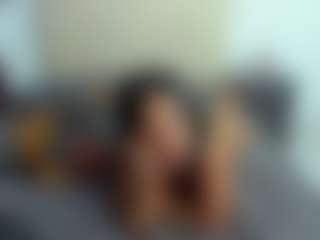 luiissa MILF webcam performer live streaming