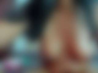 luiissa MILF webcam performer live streaming