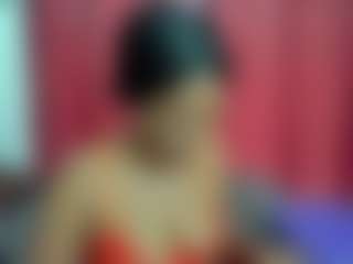 luiissa MILF webcam performer live streaming