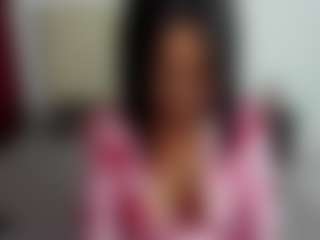 luiissa MILF webcam performer live streaming
