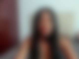 luiissa MILF webcam performer live streaming