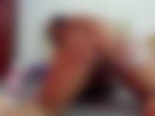 luiissa MILF webcam performer live streaming