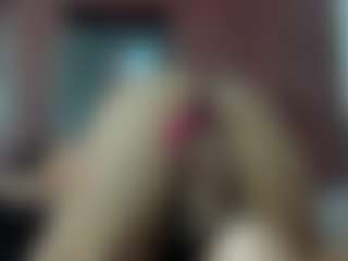 luiissa MILF webcam performer live streaming