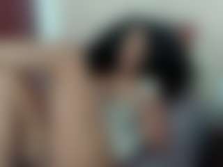 luiissa MILF webcam performer live streaming
