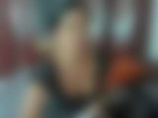 luiissa MILF webcam performer live streaming