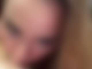 Live cam show with Haley - Fingers on CamClone