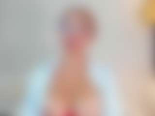 Live cam show with Haley - Smart on AdultVida.com