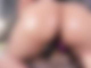 Live cam show with mia-evansx - Ride Torso on StripNow