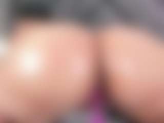 Live cam show with mia-evansx - Spank on SpankPalCams