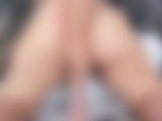 Live cam show with mia-evansx - Oil on Mixed Magazine Live