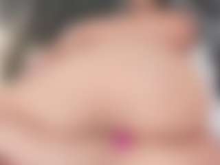 Live cam show with mia-evansx - Cute on Milfs Live