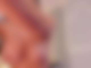 Live cam show with Ellie Mitchell - Skinny on StripNow