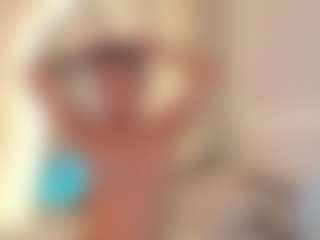 Live cam show with Ellie Mitchell - Solo on StripNow