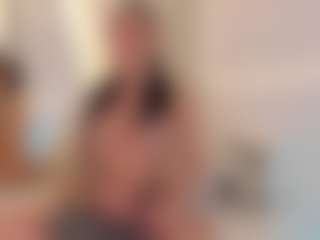 Live cam show with Ellie Mitchell - Handjob on Camsoda